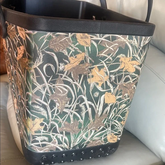 Simply Southern tote nwt camo. - Picture 3 of 11